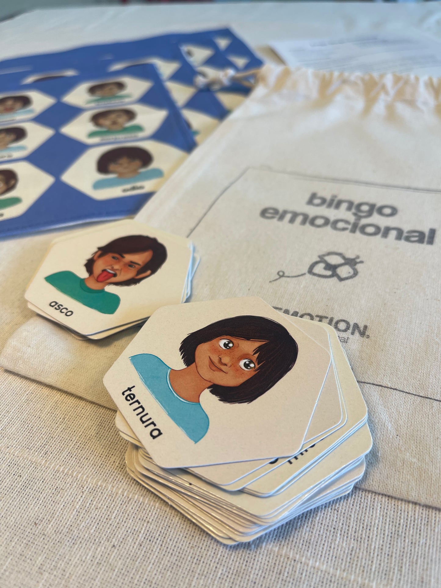 BINGO Y MEMORICE EMOCIONAL